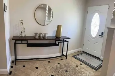 Image de Beautiful spacious 4br/2. 5 bath