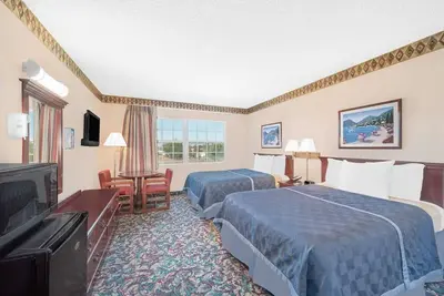 Image de 2 Affordable Accommodations in Pecos! A mile away from Memory Lane Car Museum!