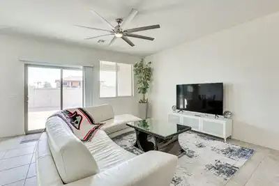 Image de 7 Mi to State Farm Stadium: Pet-Friendly Retreat!