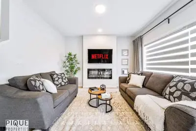 Image de Modern Bright Home - Fireplace - Netflix - King - Sleep 10