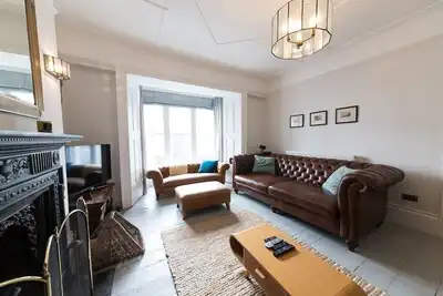 Image de Maison-Salle de bain privée séparée-Vue mer