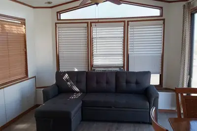 Image de Get away from the noise and hustle, sit back relax and enjoy the most magical sunrise and sunsets. Star gazers dream place.