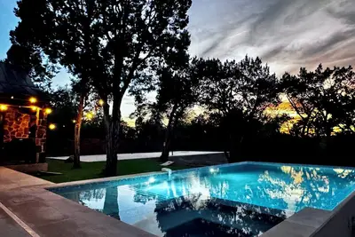 Image de Luxe Tuscan Villa on 1 Acre with Pool & Pickleball, Sleeps 18, 9 mins to Dt