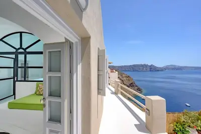 Image de Stunning Santorini Villa | 1 Bedroom | Villa Supreme | Private Heated Plunge Pool & Beautiful Caldera Sea Views | Oia