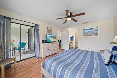 Image de Stylish and Modern Shorewalk condo close to top beaches