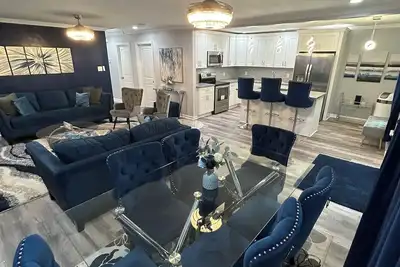 Image de Modern 3 bedrm 5 mins 2 airport free parking wi-fi