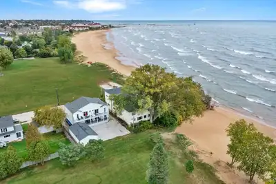 Image de Beachside Condo Downtown with Lake Michigan Views