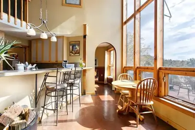 Image de SkyMountain Lodge with Hot Tub and Infrared Sauna