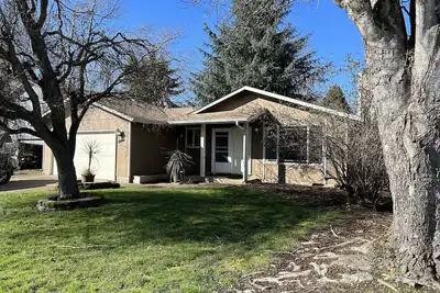 Image de Cozy Oregon home located close to airport and all local \nattractions.