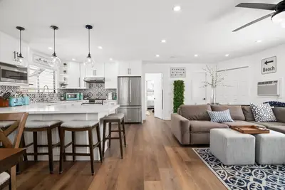Newly Remodeled Centrally Located Guest House