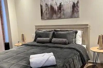Cozy and modern suite. Enjoy just a 8 minute walk to the Historic Center.