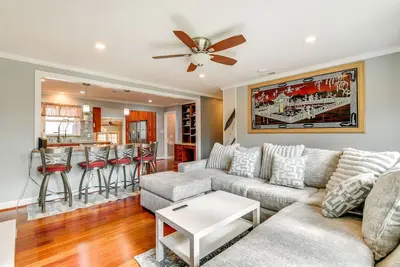 Image de Spacious Home w/ Tranquil Patio ~ 29 Mi to Dc!