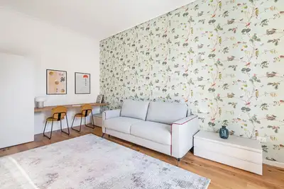 Image de Charming apartment of about 60 sqm, able to comfortably accommodate up to 4 people, located on the second floor of a building with lift (Not suitable for disabled people - some steps to access). The accommodation is located in an elegant residential area