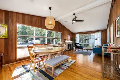 Image de Spacious Mcm beach house with private yard!