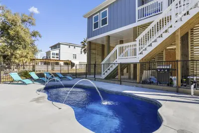 Image de Brand new house, Beach views, Heated pool & more!