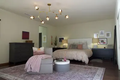 Image de Golf Course Access Home in Downtown Ojai with Fine Art & Pro Interior Design.