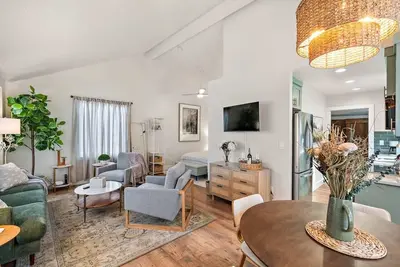 Image de Boise Bungalow by Velo N End Studio w Hot Tub