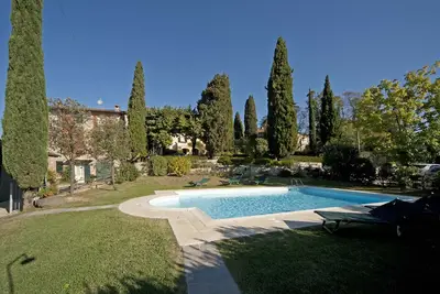 Image de Few reasons way you should choose to spend your holiday with us.