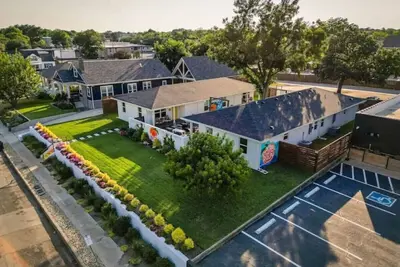 Image de Uptown Peach ~ Boutique Hotel near Magnolia + Bu