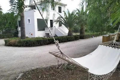 Image de A 2 level sea-view villa 50 steps from the beach in the famous Galaxidi.