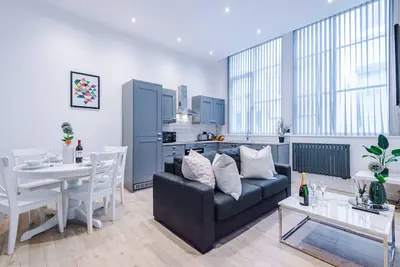 This apartment is a 2 bedroom(s), 2 bathrooms, located in Liverpool, .
