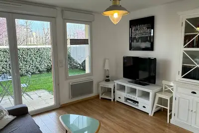 Image de Appartement Moderne T2, Rez-de-Jardin, Proche Plage et Centre Ville, Parking, Wifi, Animaux Acceptés