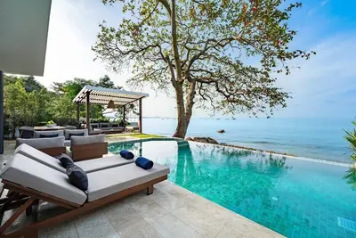 Image de Beachfront 5br Sunset Villa w/ Staff & Saltwater Infinity Pool