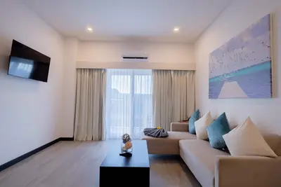 Image de Enjoy a spacious signature two-bedroom suite with a beach view!