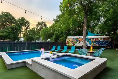 Image de Downtown Austin Oasis w Pool & Hot Tub—Sleeps 16