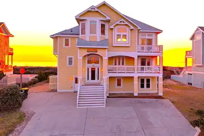 Image de 🌊 Ultra-Luxury Oceanfront | Private Heated Pool🏖️Hot Tub & Unmatched Views!