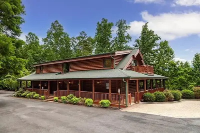 Image de 6br, Indoor Pool, Luxury Cabin.