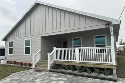 Image de Buckhead Cabin Retreat, Brand New Canal front Cabin with Lake O Access