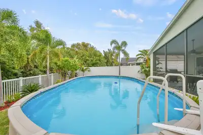 Image de Happy Ours! Newly Renovated - Private Heated Pool, Screened in Lanai