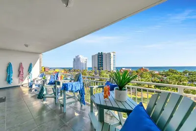 Image de 🌊 Sterling Shores 407 - Free Beach Svc - Huge Balcony 🌊