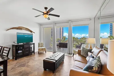 Image de Sterling Shores 306 - Gulf View, Huge Pool, Fitness, Walk to Beach + Dining!