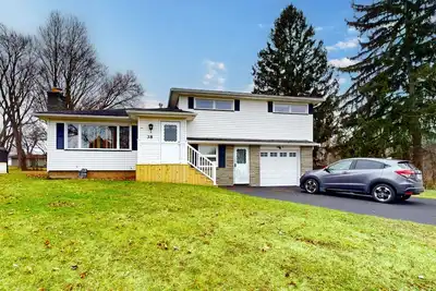 Image de Dog-friendly private home with large yard, well-equipped kitchen, W/D, & Ac