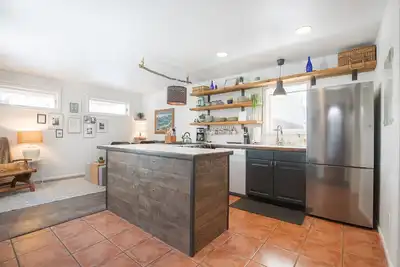 Pac. Street Style: In-Town 1bdrm