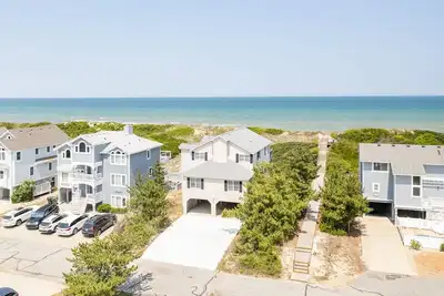 Image de Sun decks and sunrise views from Ocean Exposure in Corolla!