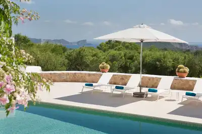 Image de Superbe Villa Vue Sur Mer Au Dessus De Cala Jondal