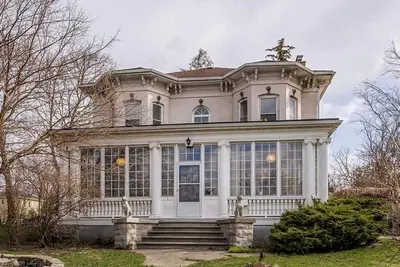 Historic house in Cambridge, just a 5 minute walk down the hill to Old Galt.