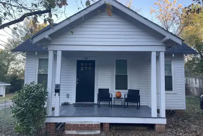 Image de Masters Rental! Charming 2-bedroom house with Ac and WiFi in lovely Augusta