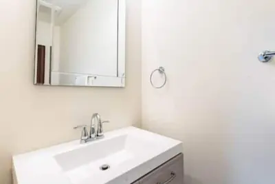 Image de Newly renovated 2bd Close to Juravinski Hospital