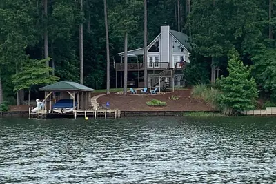 Image de The Best Views on Lake Sinclair - Welcome to The Escape Hatch! New Hot Tub!
