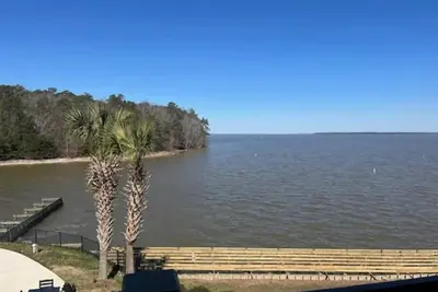 Image de Lakeview Condo close to Fishing, golfing, and hiking.