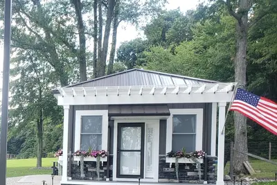Image de Cozy Garden cottage on 15 acres is perfect executive rental or couples retreat.