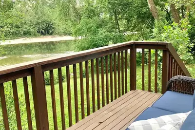 Image de Truly a unique get-a-way! Cottage on the shore of the Little Miami River!