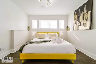 Image de Desert Oasis Suite - King Bed - Fireplace - WiFi!