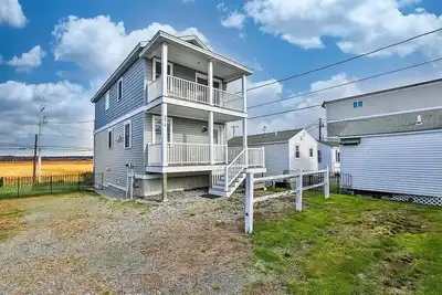 Beautiful Modern style Colonial Home - Saturday to Saturday only