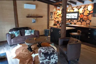 Image de Cabin with jacuzzi in its 800 meter private land with fruit trees.