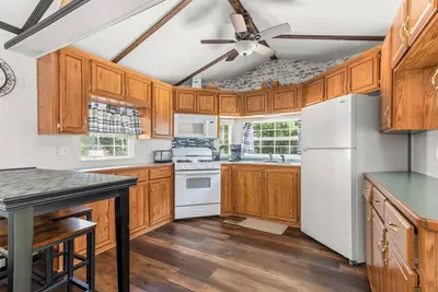 Image de Newly Renovated Park Model in Quiet Campground